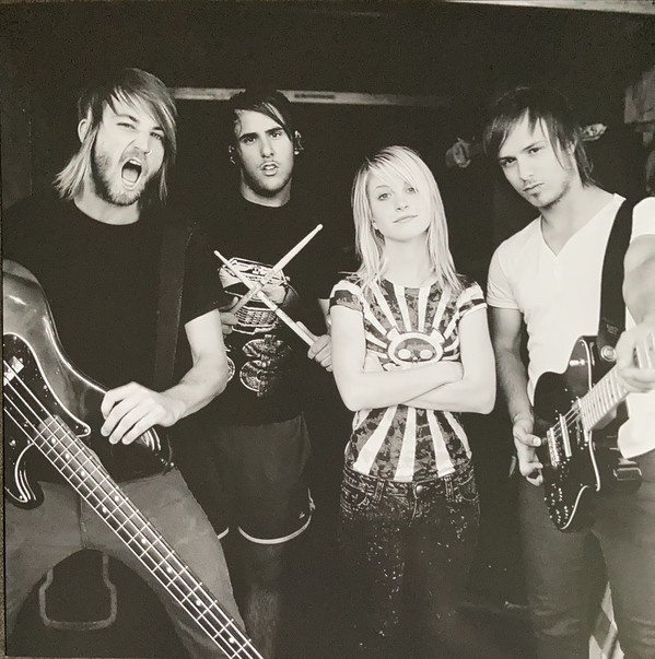 Paramore – Riot! (Silver Vinyl) - Imagen 4