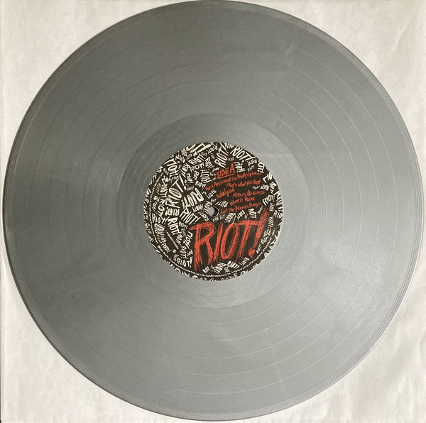 Paramore – Riot! (Silver Vinyl) - Imagen 6