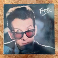 Elvis Costello And The Attractions – Trust (Época USA)