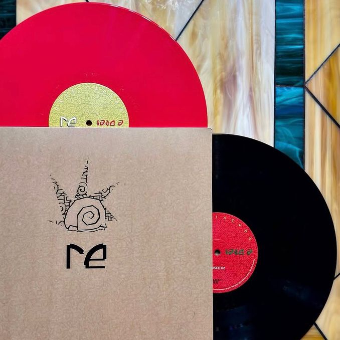 Café Tacuba - RE (30 Aniversario 2 LP vinilos rojo y negro) - Imagen 3