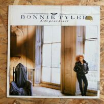 Bonnie Tyler - Hide Your Heart (Época, Europa)