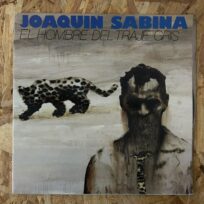 Joaquín Sabina – El Hombre Del Traje Gris (Época, España)